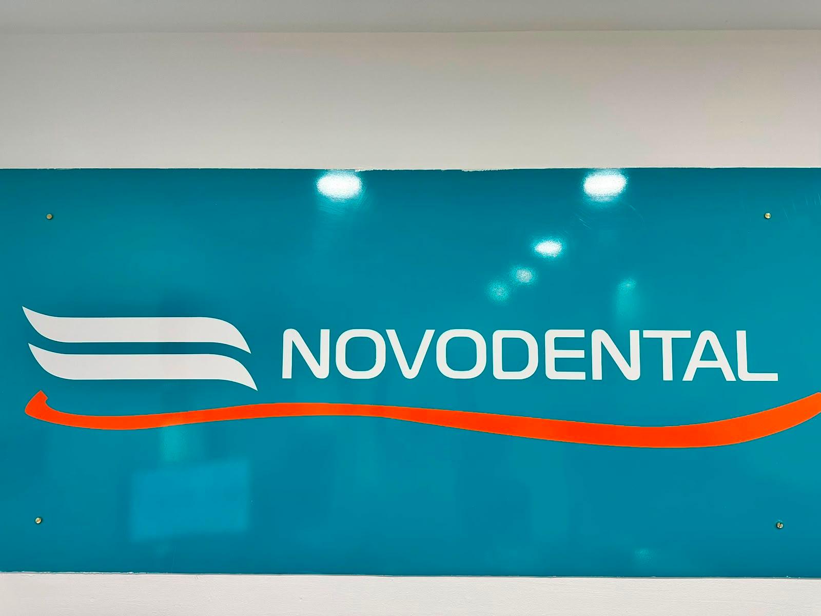 Rótulo corporativo de Novodental